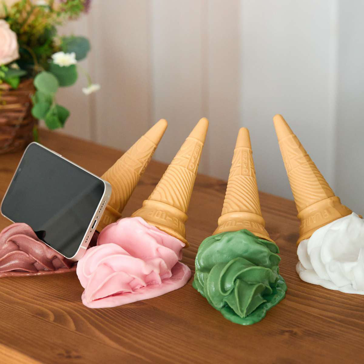 落ちちゃったソフトクリームスマホスタンドストロベリー